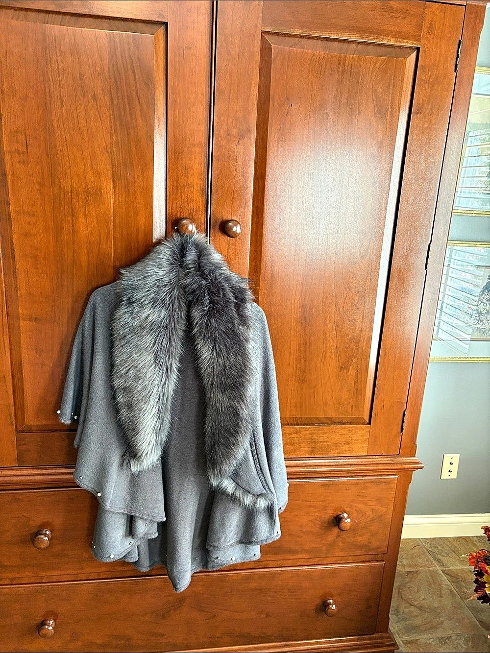 Frank Lyman Gray Faux Fur Trim Cape